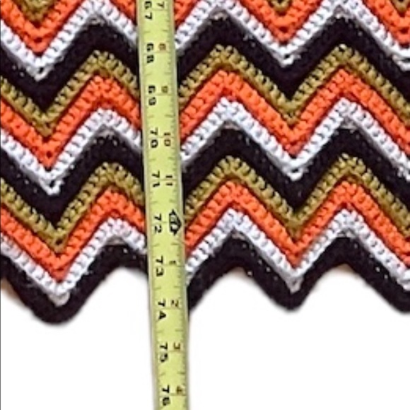 Zigzag vintage handmade throw blanket - Picture 9 of 9
